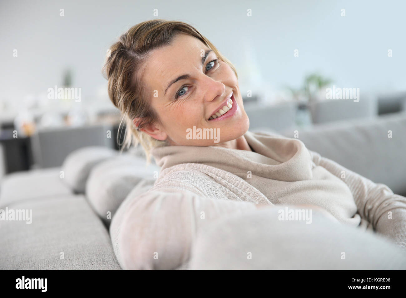 Portrait contemporary mature woman hi-res stock photography and images ...