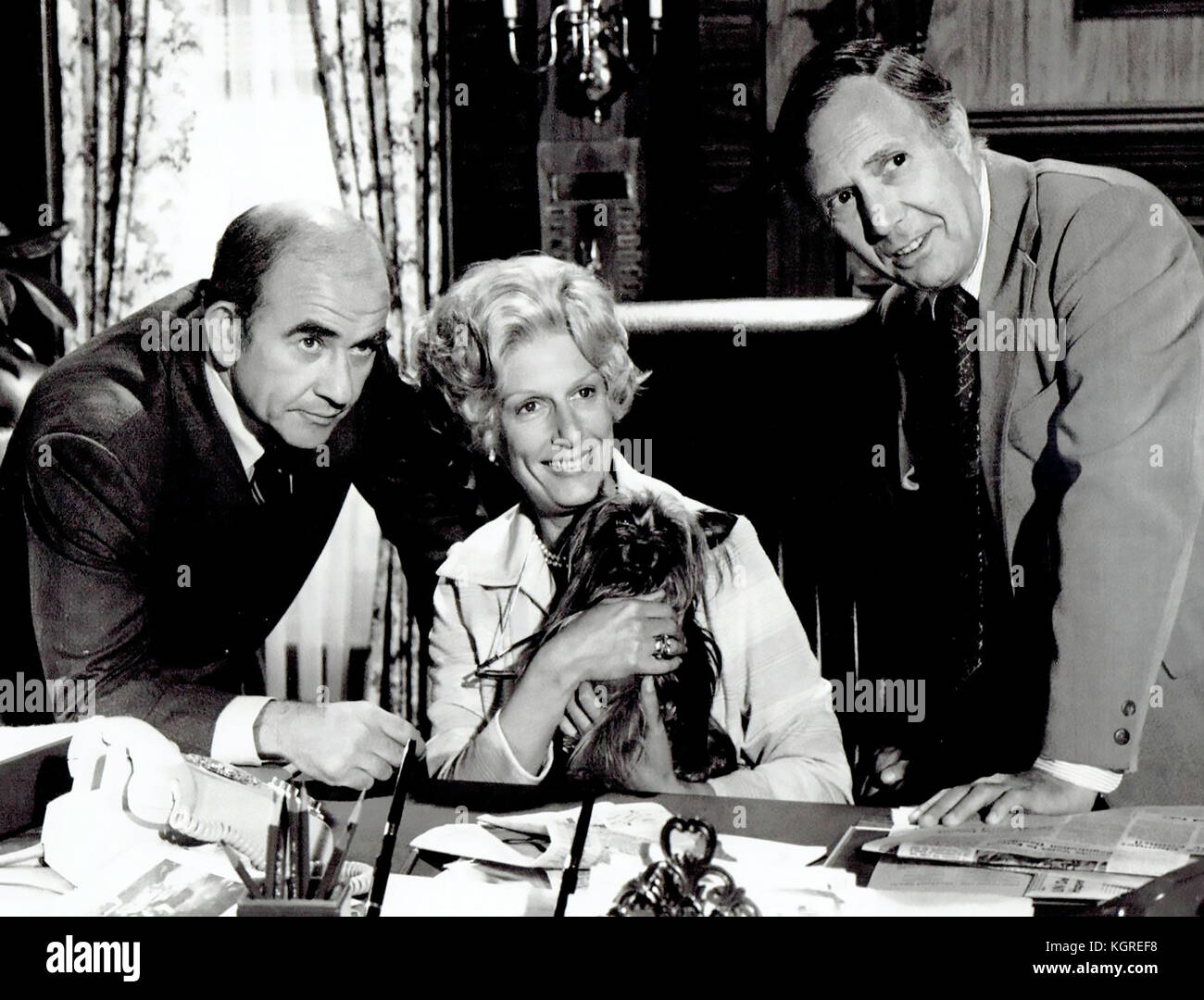 LOU GRANT CBS TV series 1977-1982 with from left: Ed Asner, Linda Kelsey, Robert Walden Stock Photo