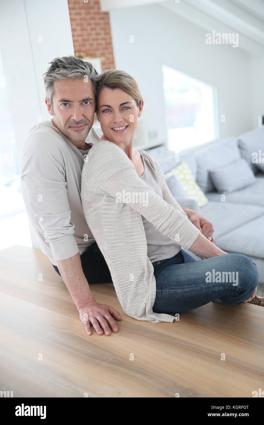 Happy family moved new hi-res stock photography and images - Alamy