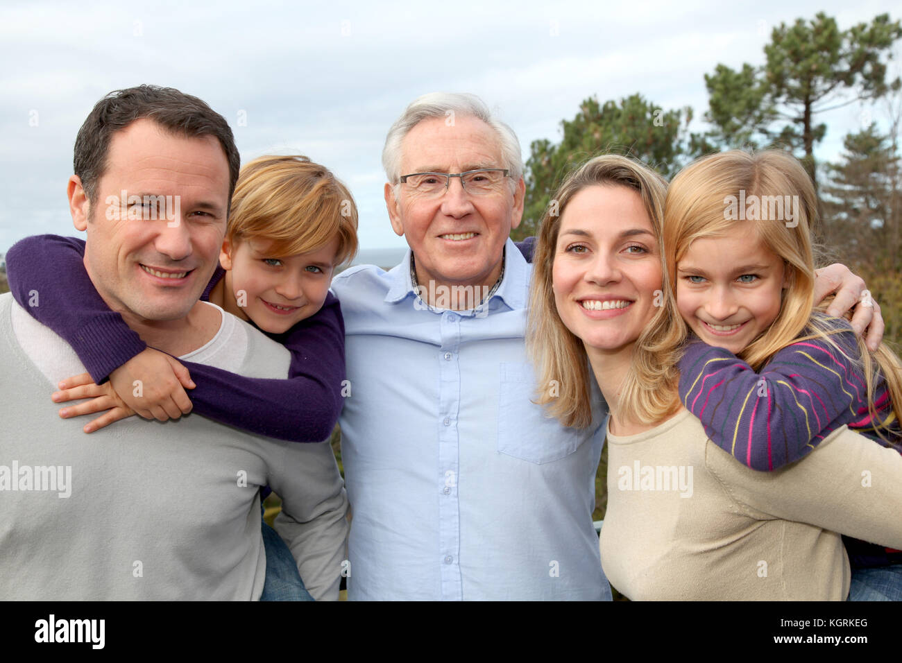 Family portrait standing outside Stock Photo - Alamy