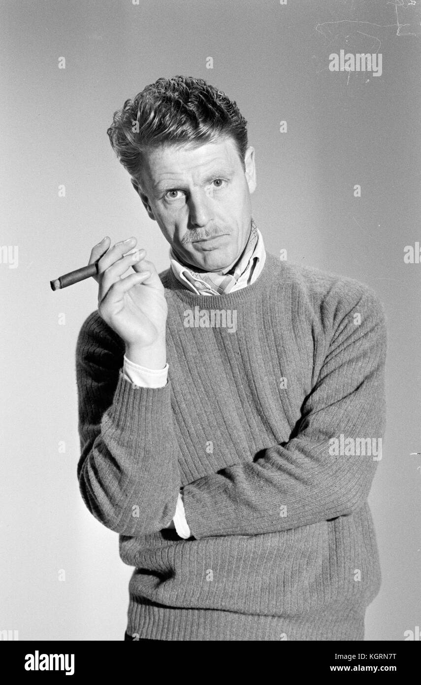 The Mirror Crack'd (1980) , Edward Fox Date 1980 Stock Photo Alamy