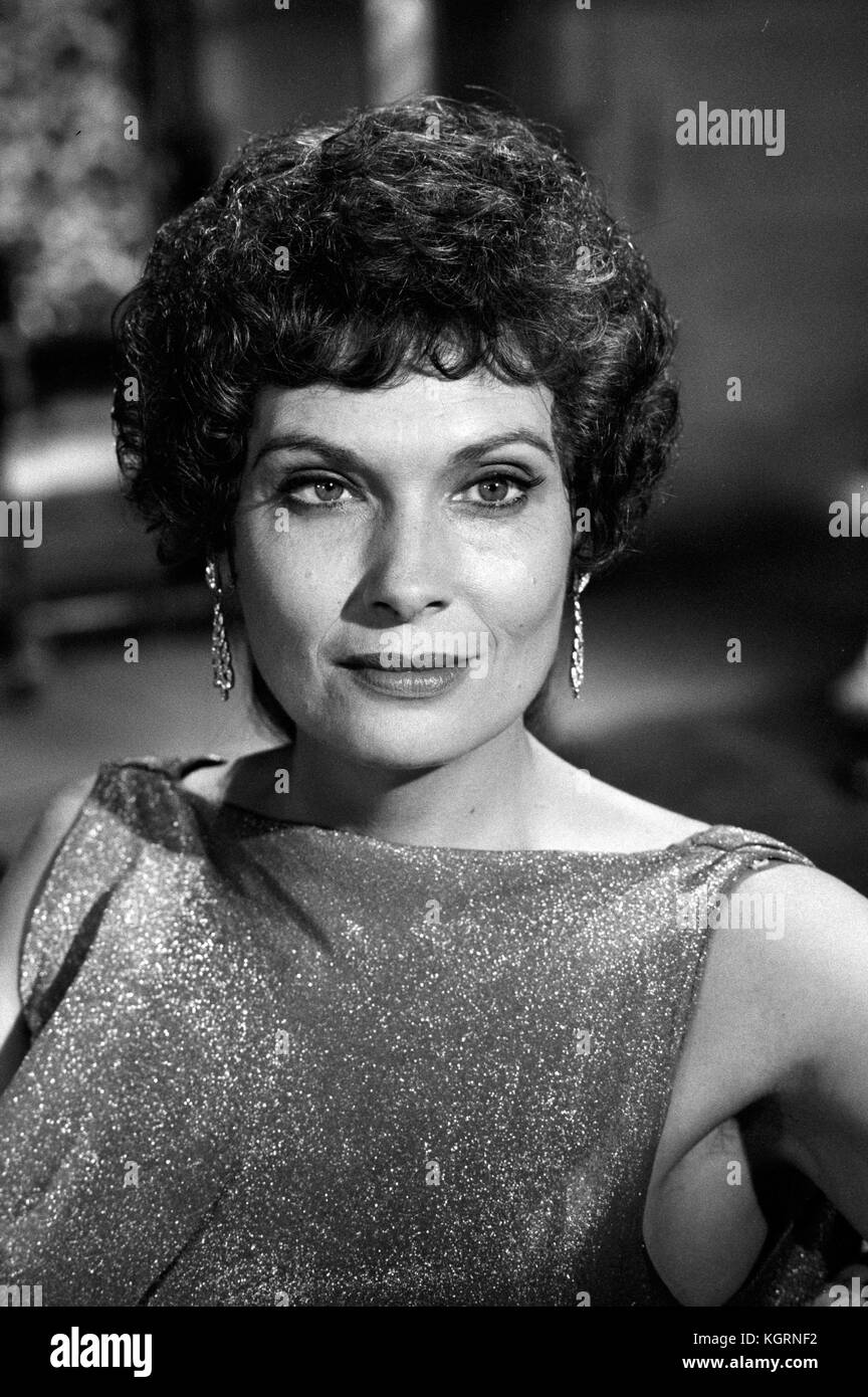 The Mirror Crack'd (1980) Hildegard Neil Date 1980 Stock Photo Alamy