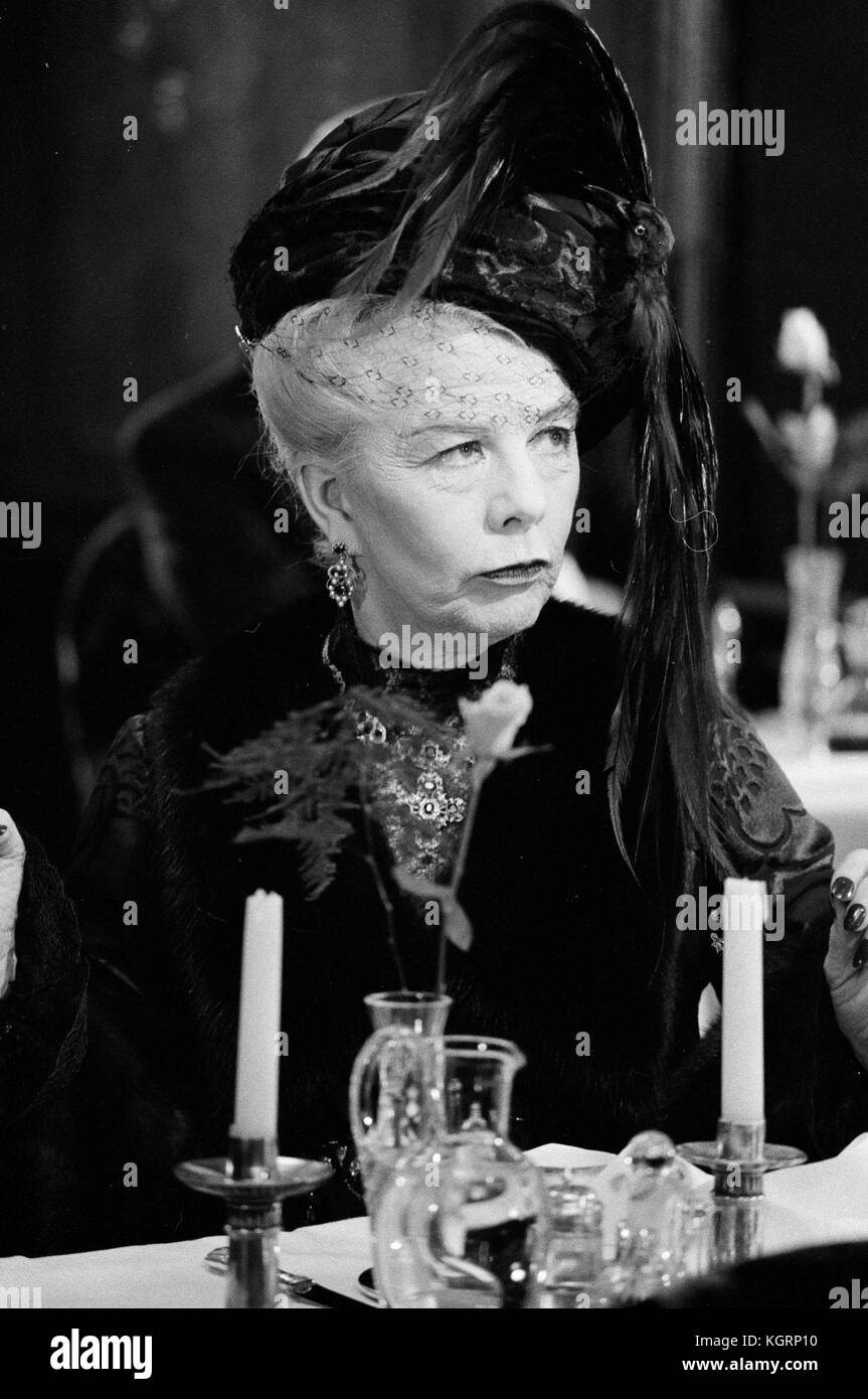Watch Wendy Hiller (1912?003) video Watch Wendy Hiller (1912?003) video