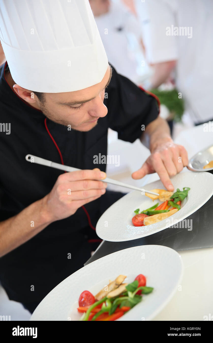 Chef in restaurant kitchen preparing dish Stock Photo - Alamy