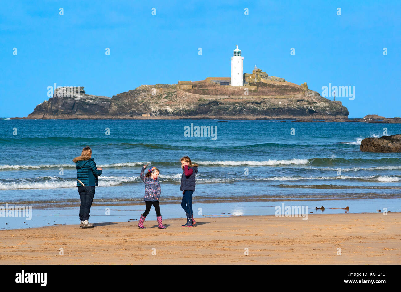 Family british beach hi-res stock photography and images - Alamy