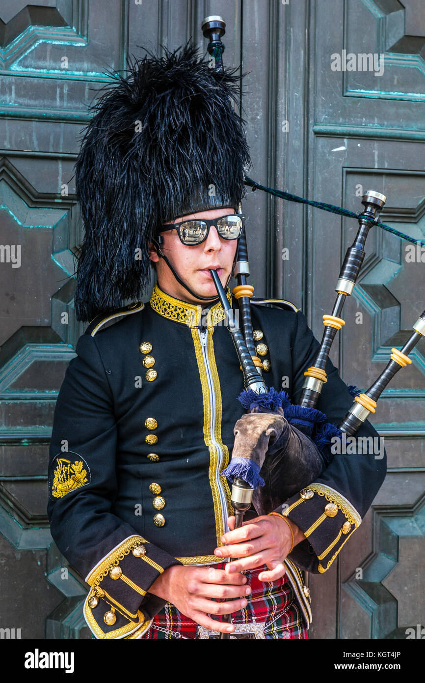 coolest bagpipe player on earth coolest bagpipe player on earth