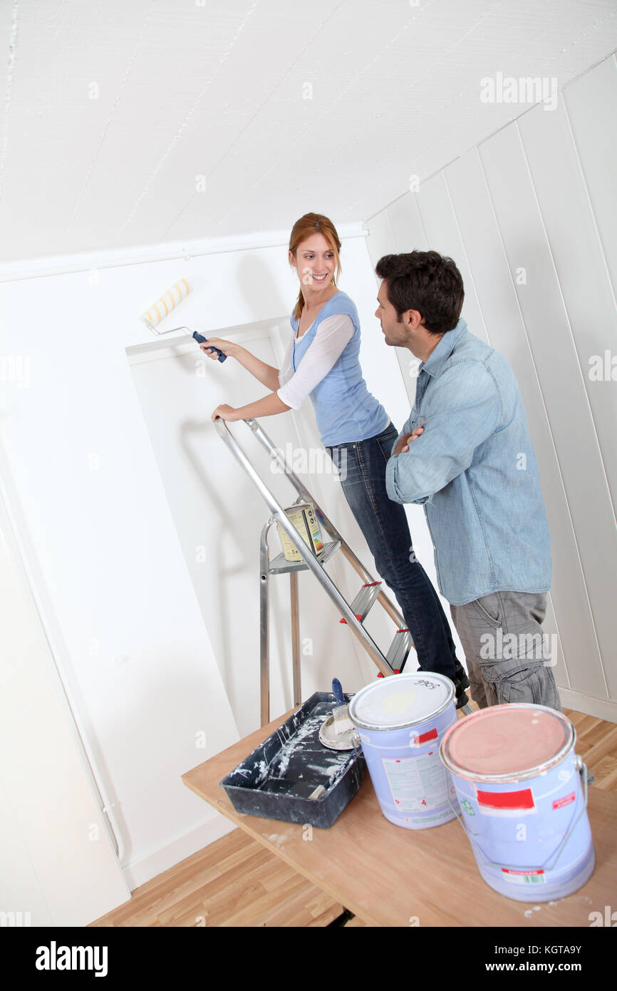 Couple painting new apartment Stock Photo - Alamy