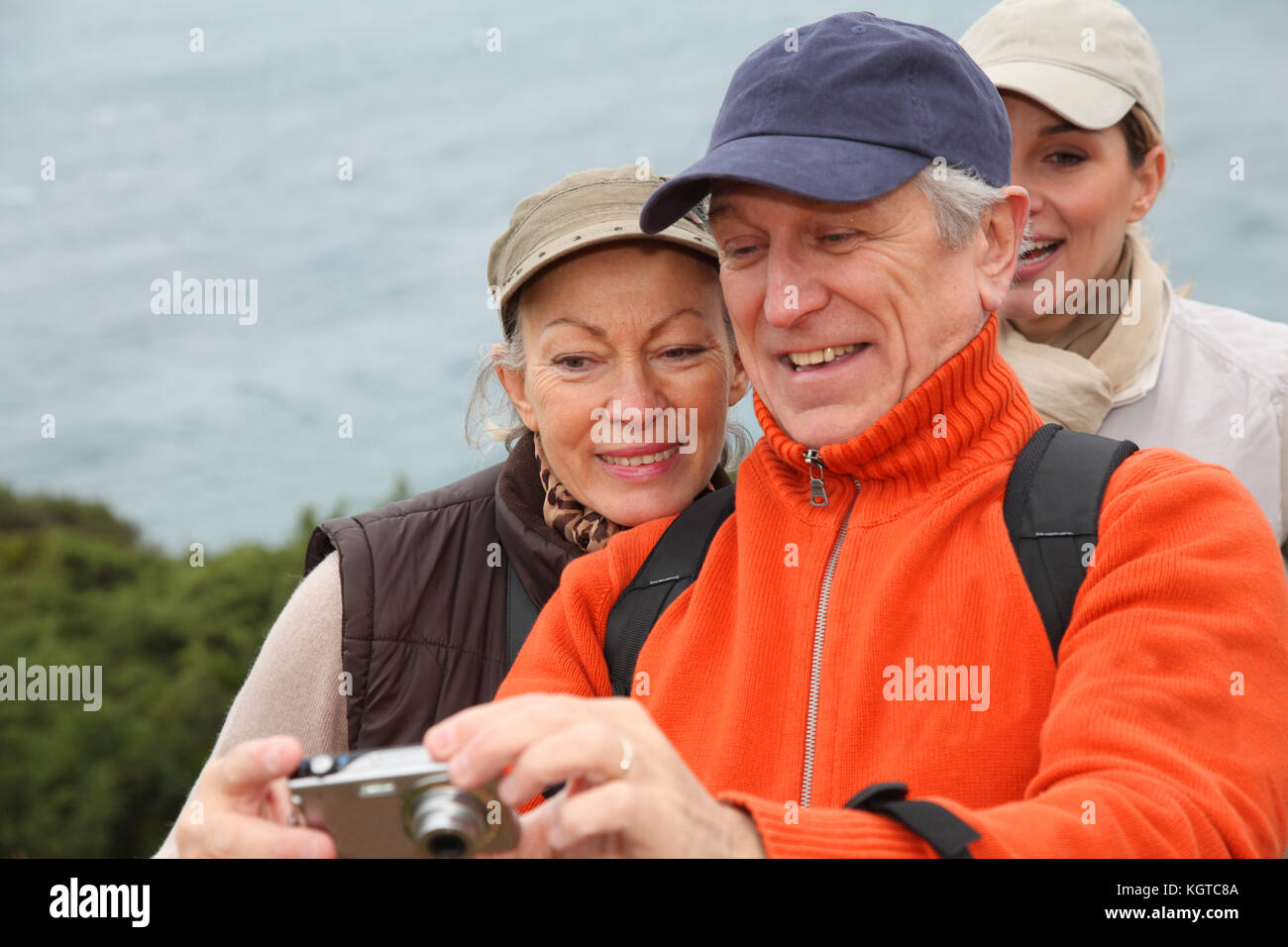 Group hikers taking picture hi-res stock photography and images - Alamy