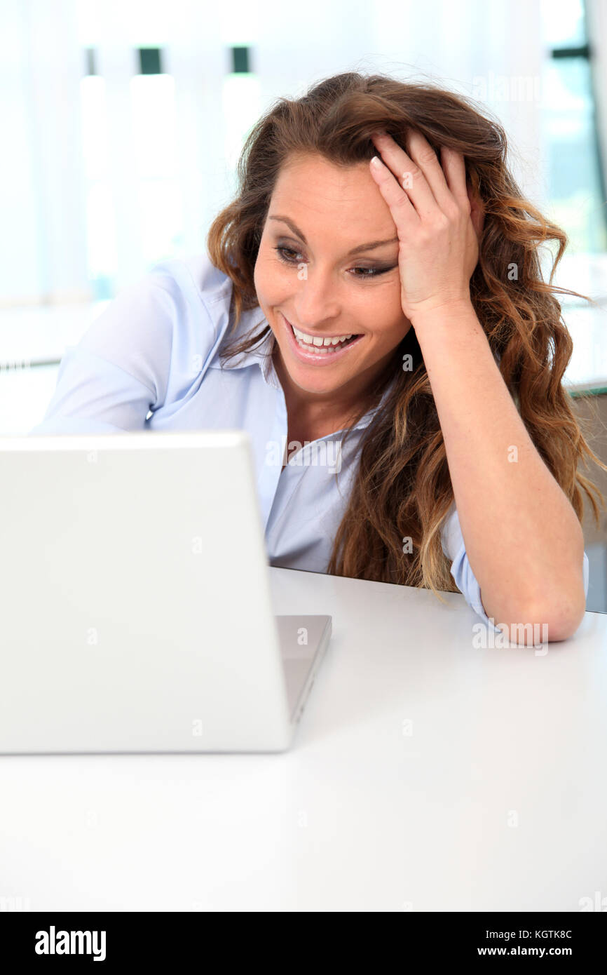 Office worker having fun in front of laptop computer Stock Photo - Alamy