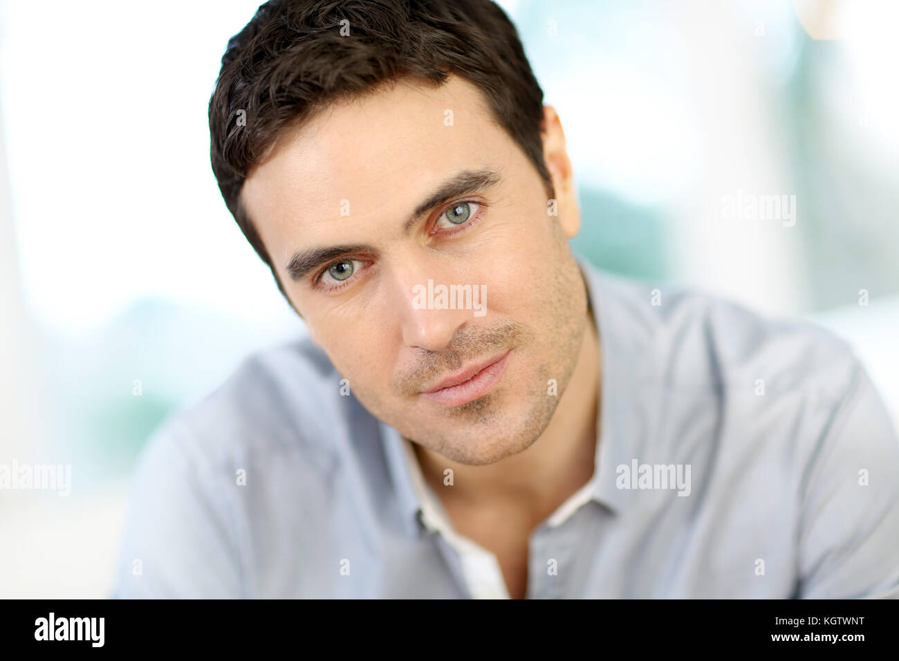 Dark brown hair brown eyes man hi-res stock photography and images - Alamy