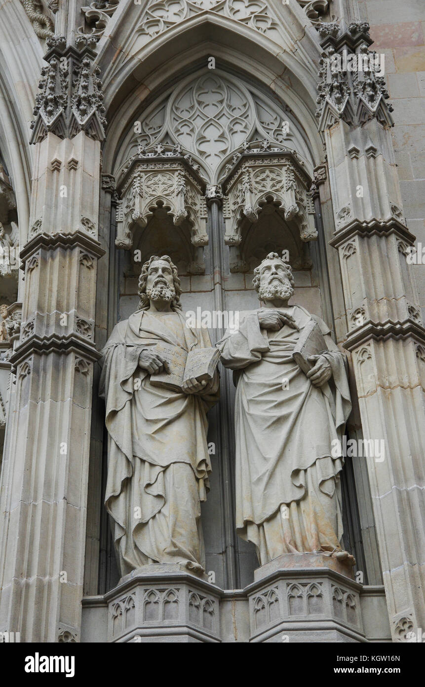 Medieval statues of catholic saints hires stock photography and images