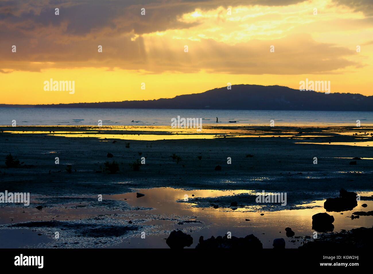 Ethereal view of the vast coastline during the sunset and low tide in Siquijor Island, Philippines Stock Photo