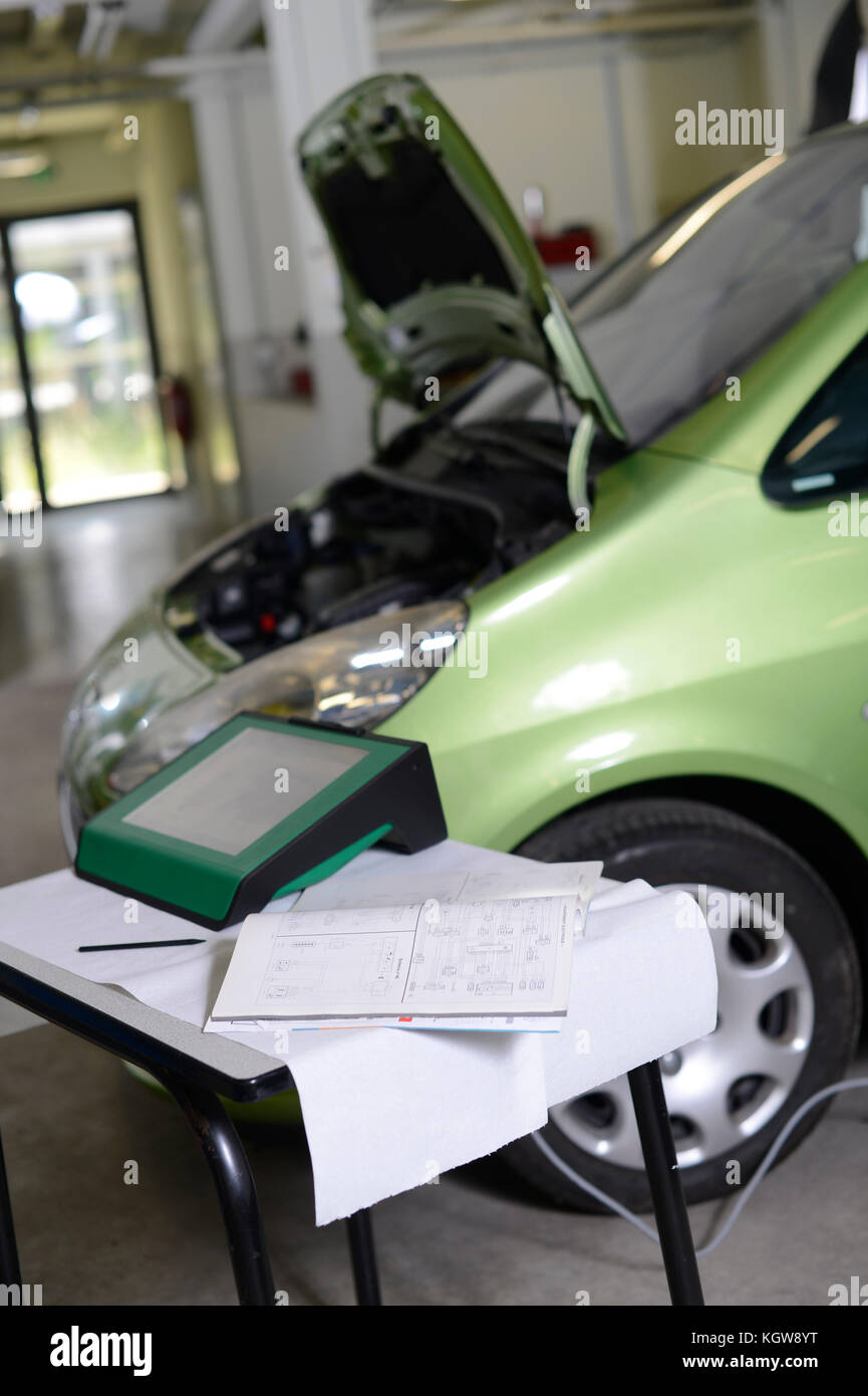 Mechanic apprenticeship hires stock photography and images Alamy