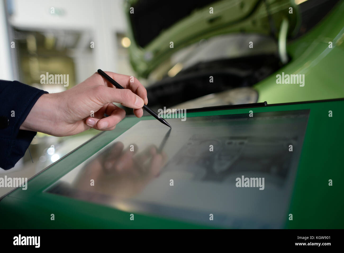 Mechanic apprenticeship hires stock photography and images Alamy