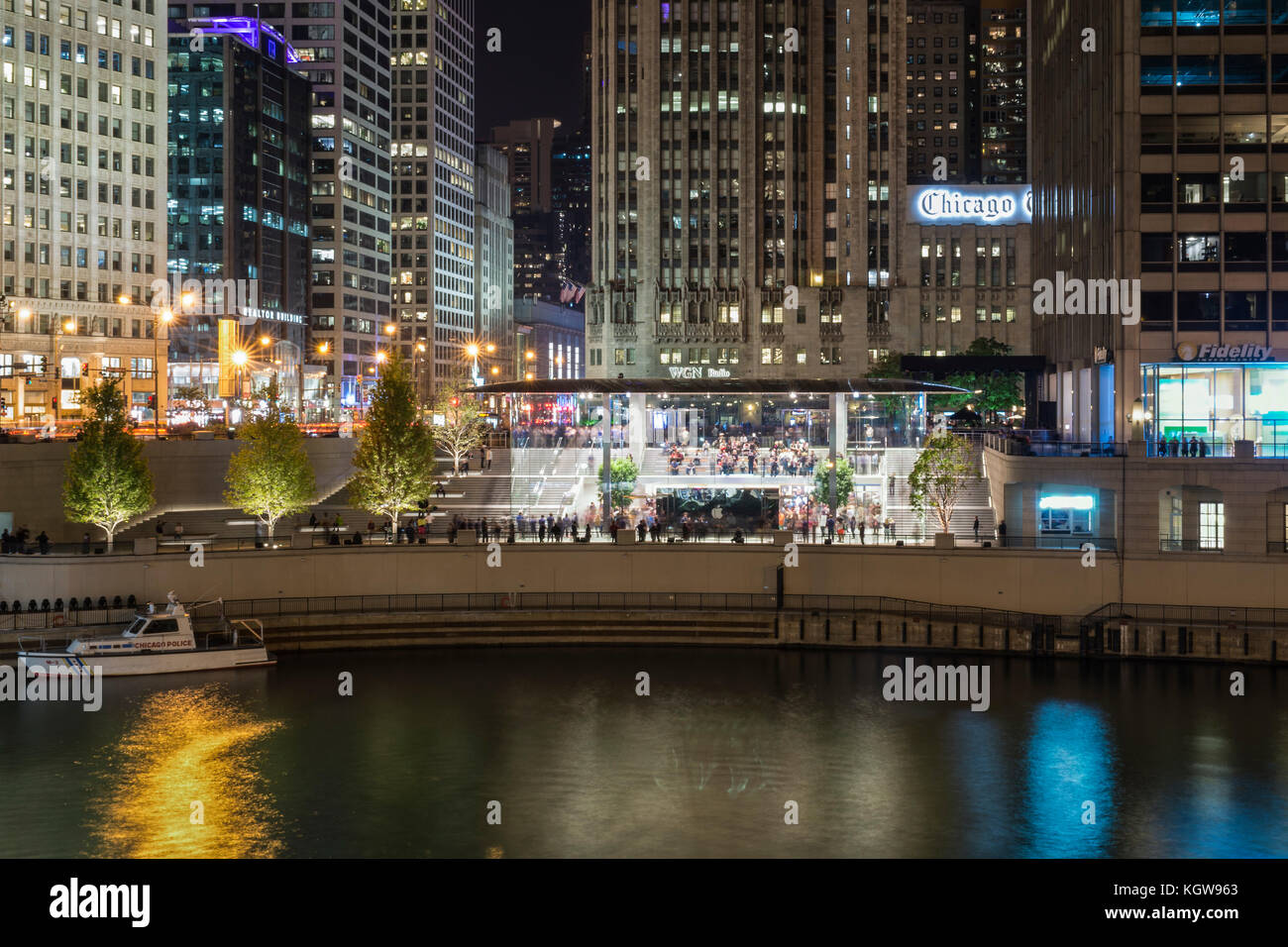 Chicago apple store architecture hi-res stock photography and images - Alamy