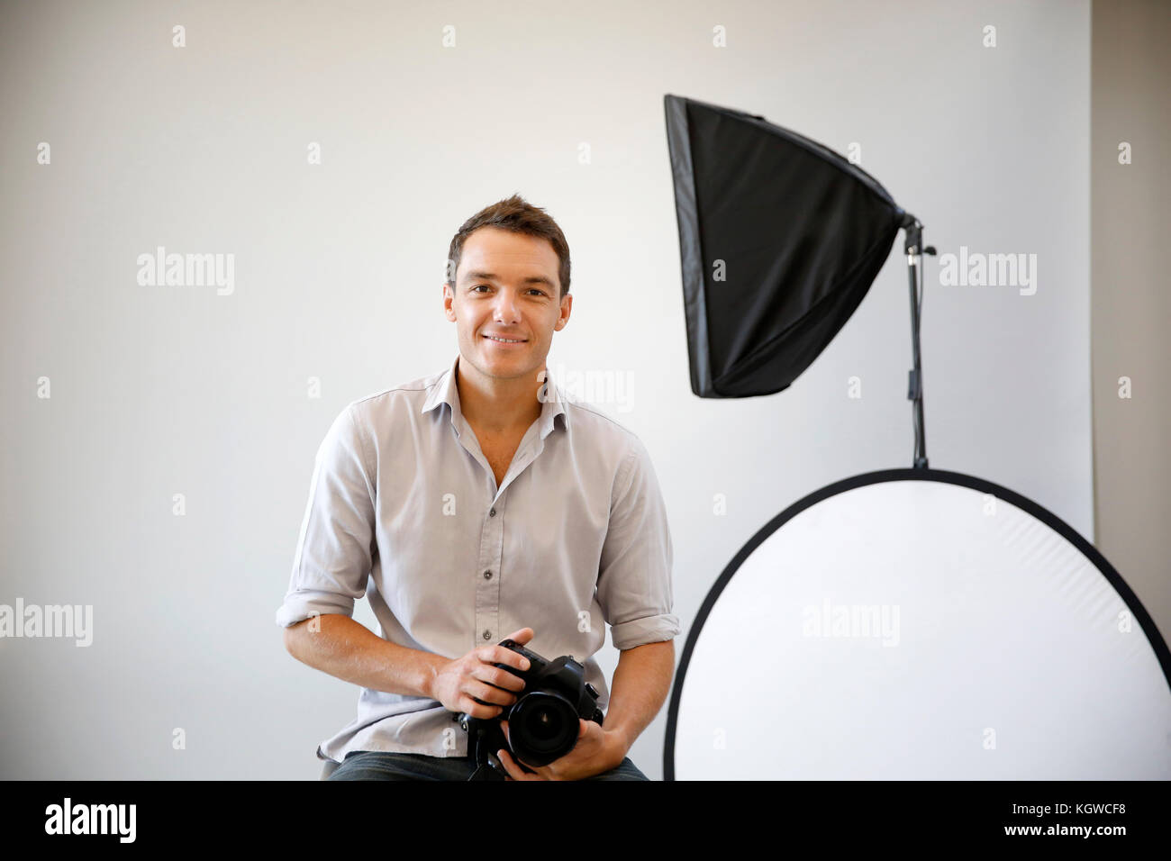 Photographer in studio with lighting equipment Stock Photo Alamy