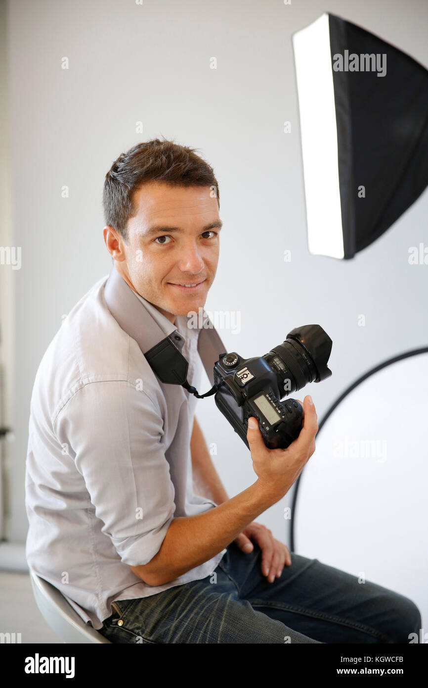 Photographer in studio with lighting equipment Stock Photo Alamy