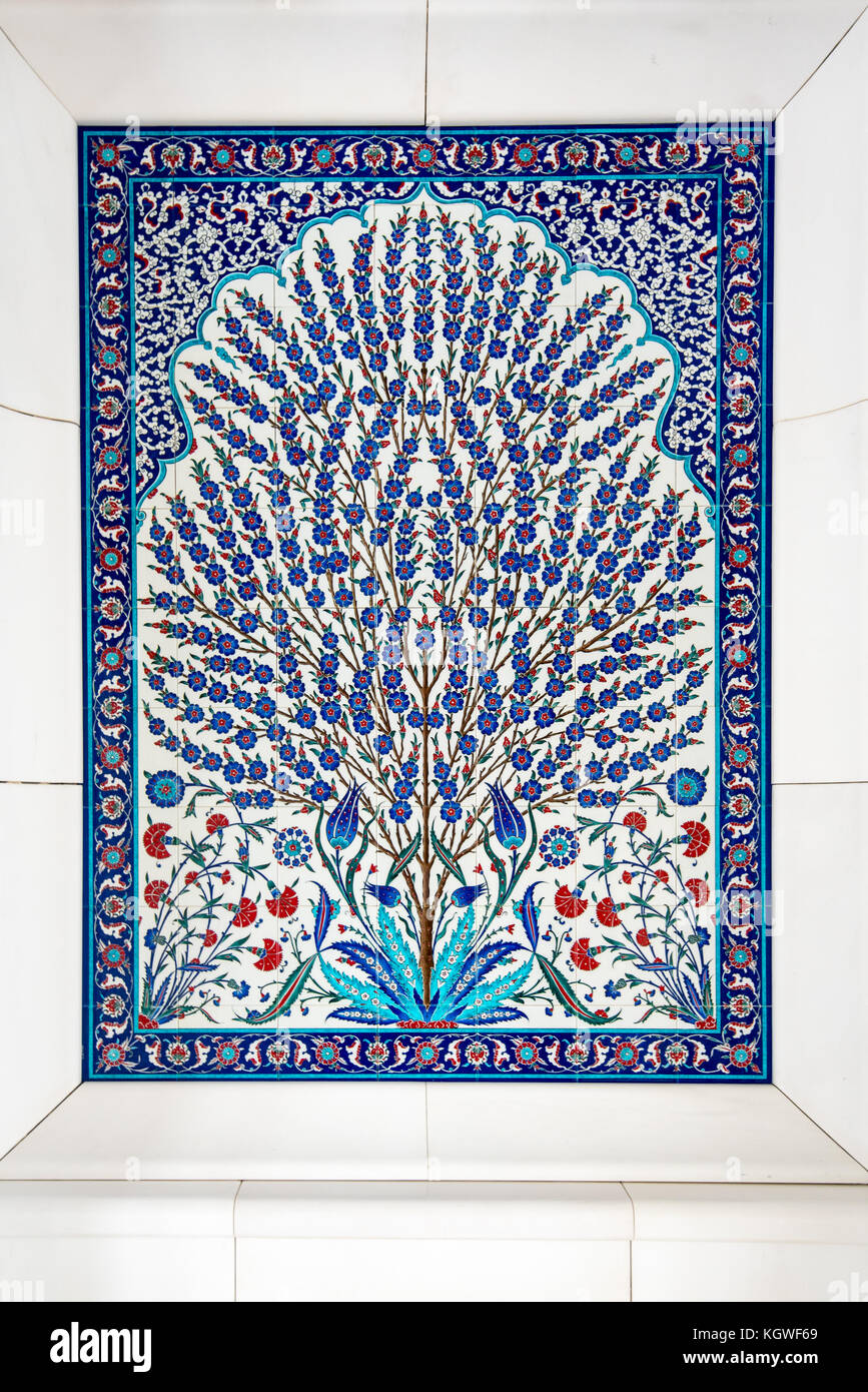 ABU DHABI, UAE - 1NOV2017: Wall mosaic at the Sheik Zayed Grand Mosque. Stock Photo
