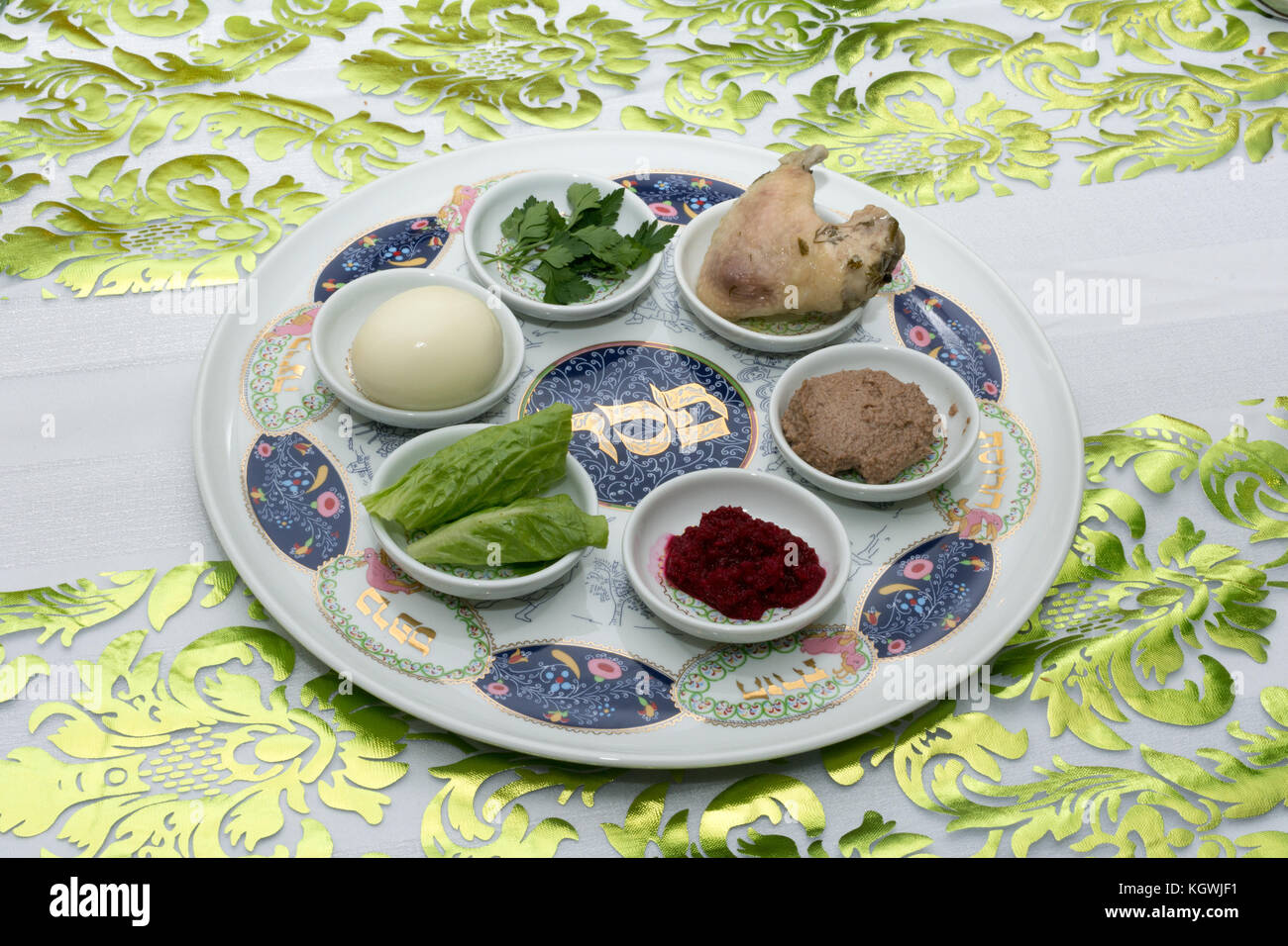Traditional Passover Seder plate with six items which have significance to  the retelling of the story of Passover - the exodus from Egypt, which is th  Stock Photo - Alamy