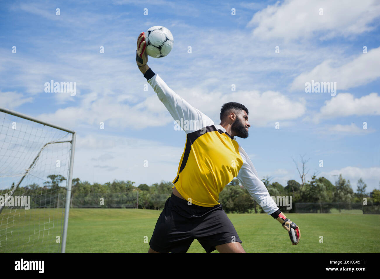 Throw ball ground hires stock photography and images Alamy