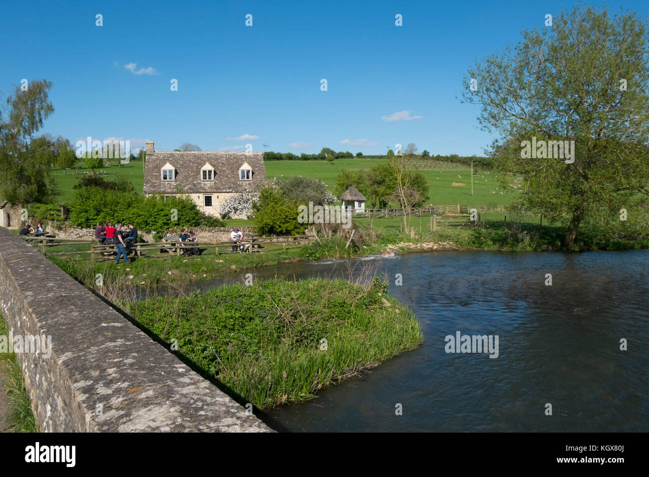 The River Windrush flowing through Swinbrook, Oxfordshire, UK Stock ...