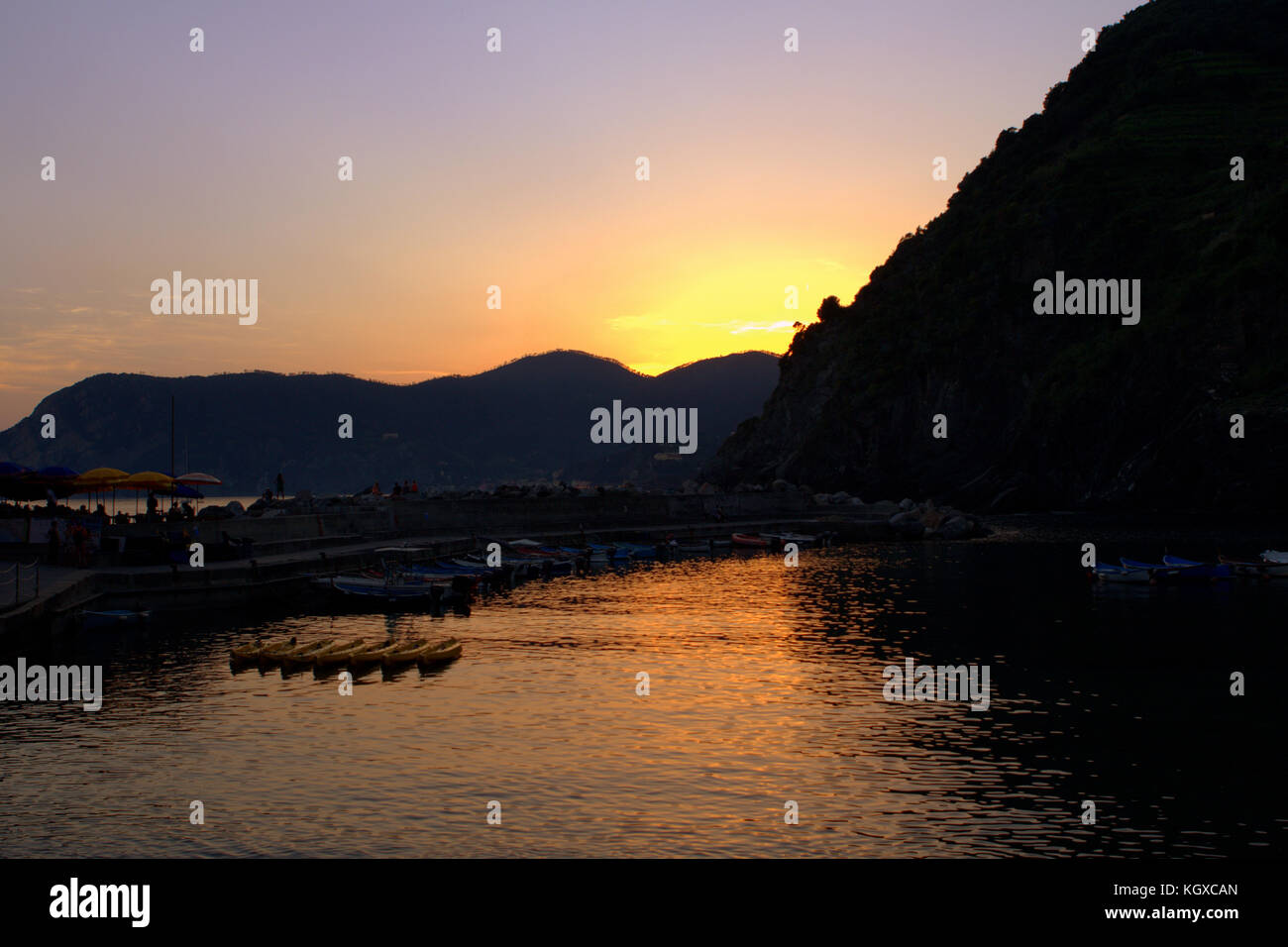 Purple sky over water hi-res stock photography and images - Alamy