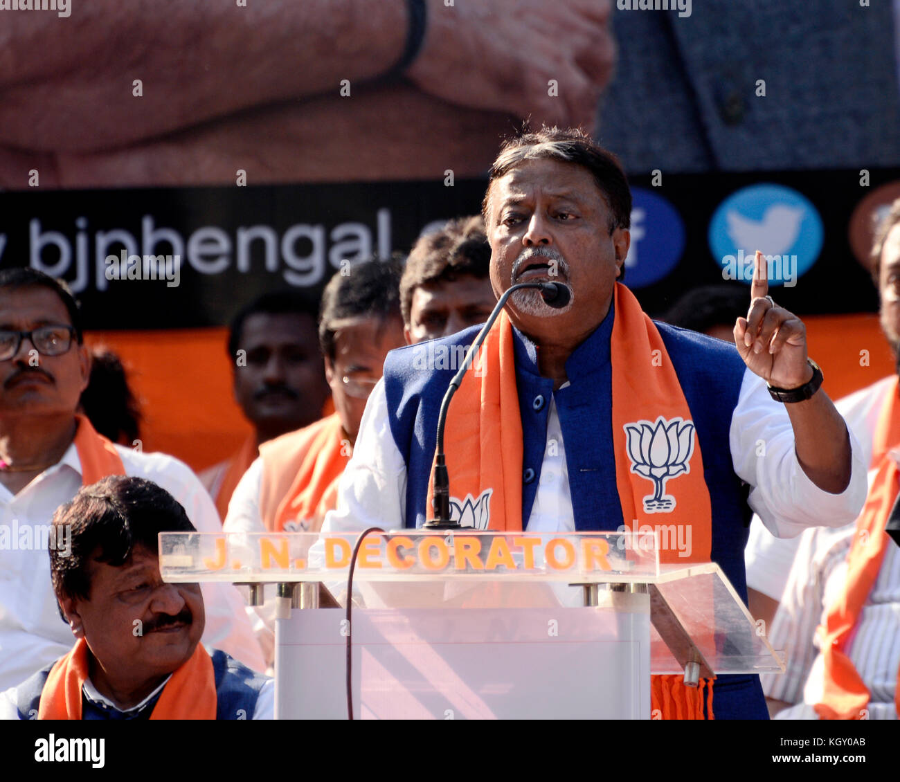 Mukul Roy delivers his speech during the BJP protest rally in Kolkata. Bharatiya Janta Party (BJP) holds a protest rally against appeasement politics of ruling Trinamool Congress and demanding restoration of democracy at state on November 10, 2017 in Kolkata. (Photo by Saikat Paul/Pacific Press) Stock Photo