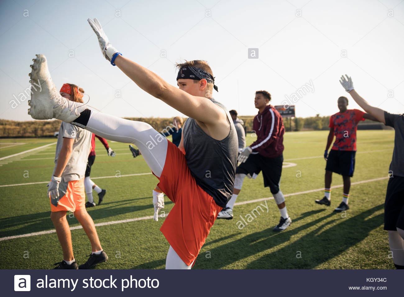 High kicks hires stock photography and images Alamy