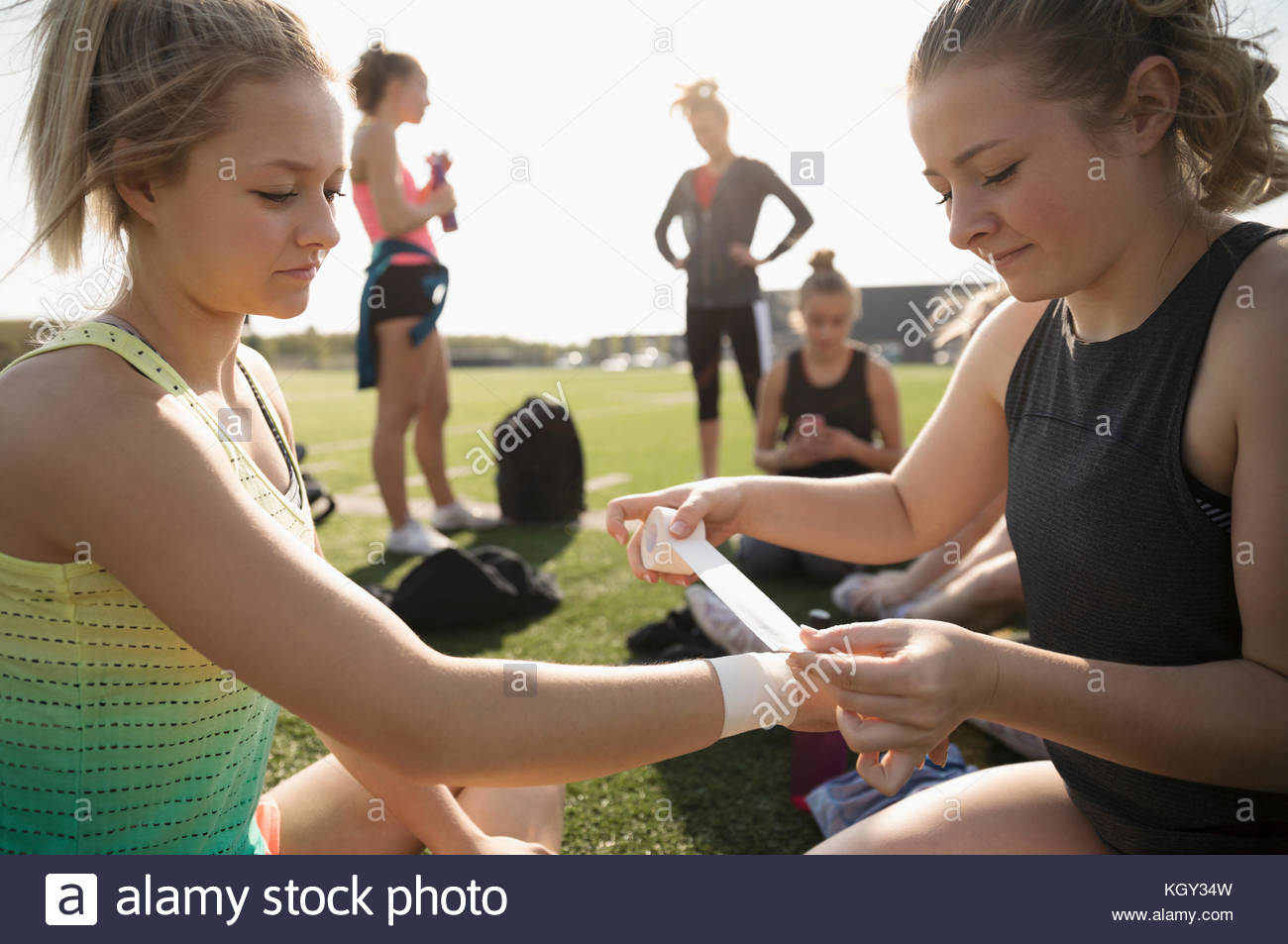Cheerleading practice hi-res stock photography and images - Alamy