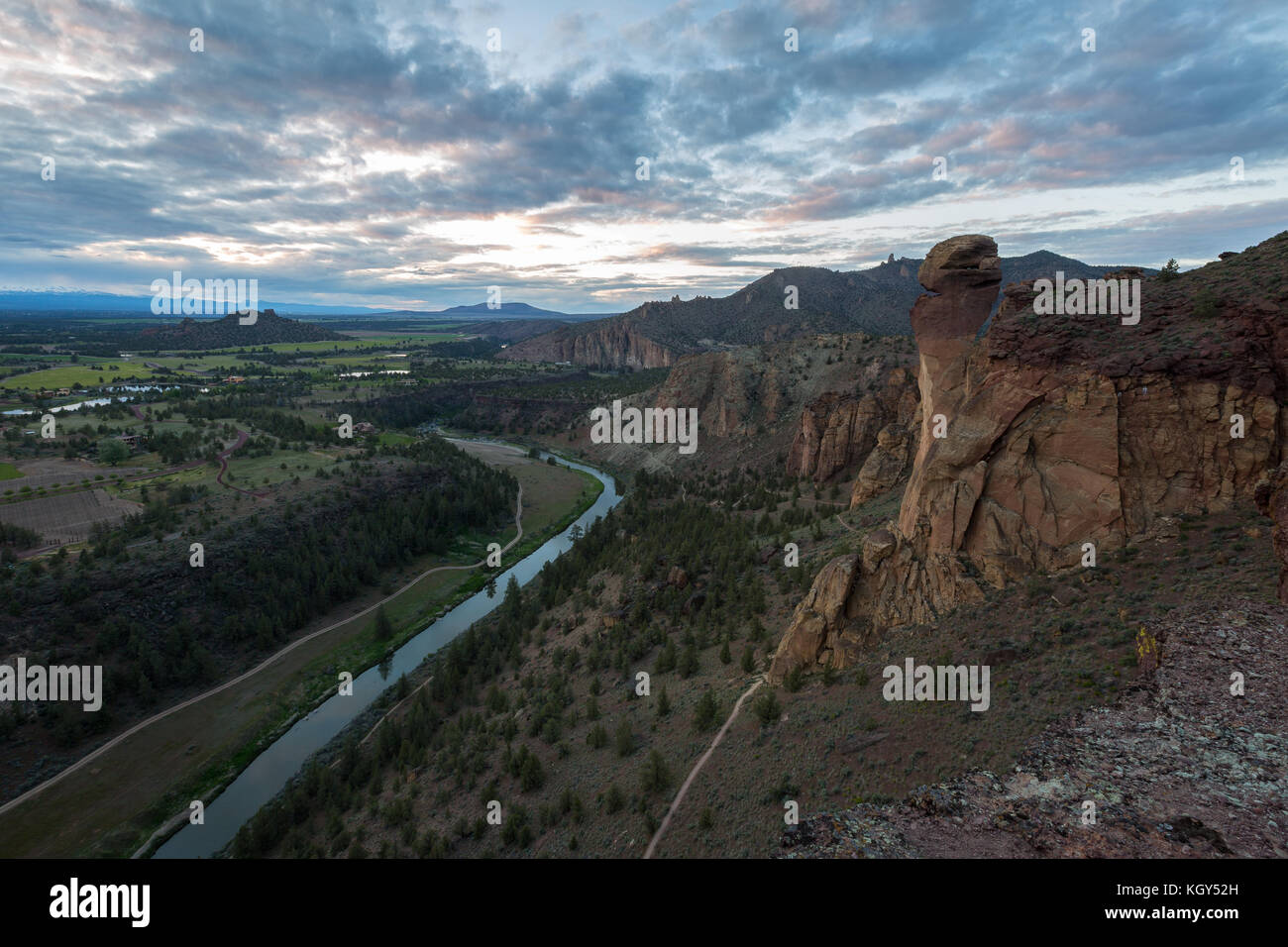 The Crooked River winds through Smith Rock State Park during sunset