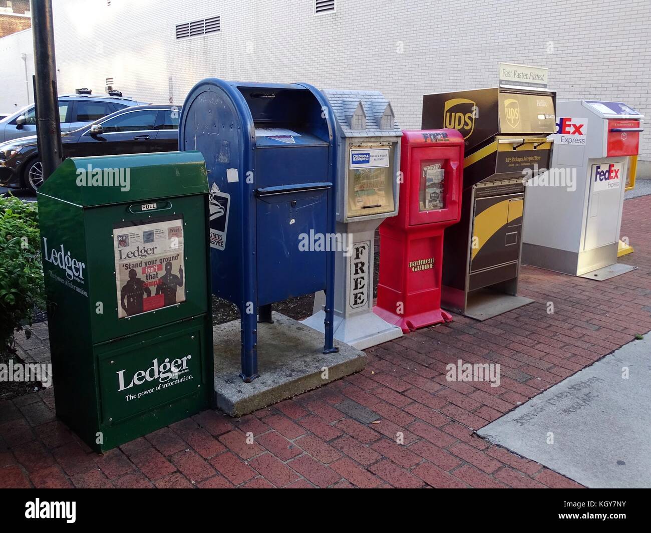 Row of newspaper stands hires stock photography and images Alamy