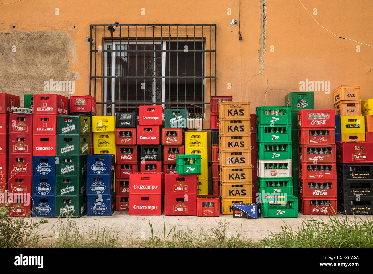 Colorful drinks crates hi-res stock photography and images - Alamy
