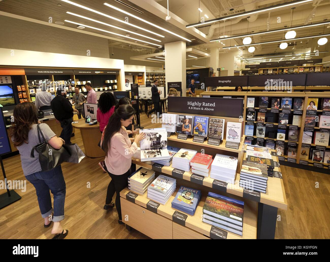 Los Angeles, California, USA. 3rd Oct, 2017. The new Amazon Books store at Westfield Century City in Los Angeles. Credit: Ringo Chiu/ZUMA Wire/Alamy Live News Stock Photo