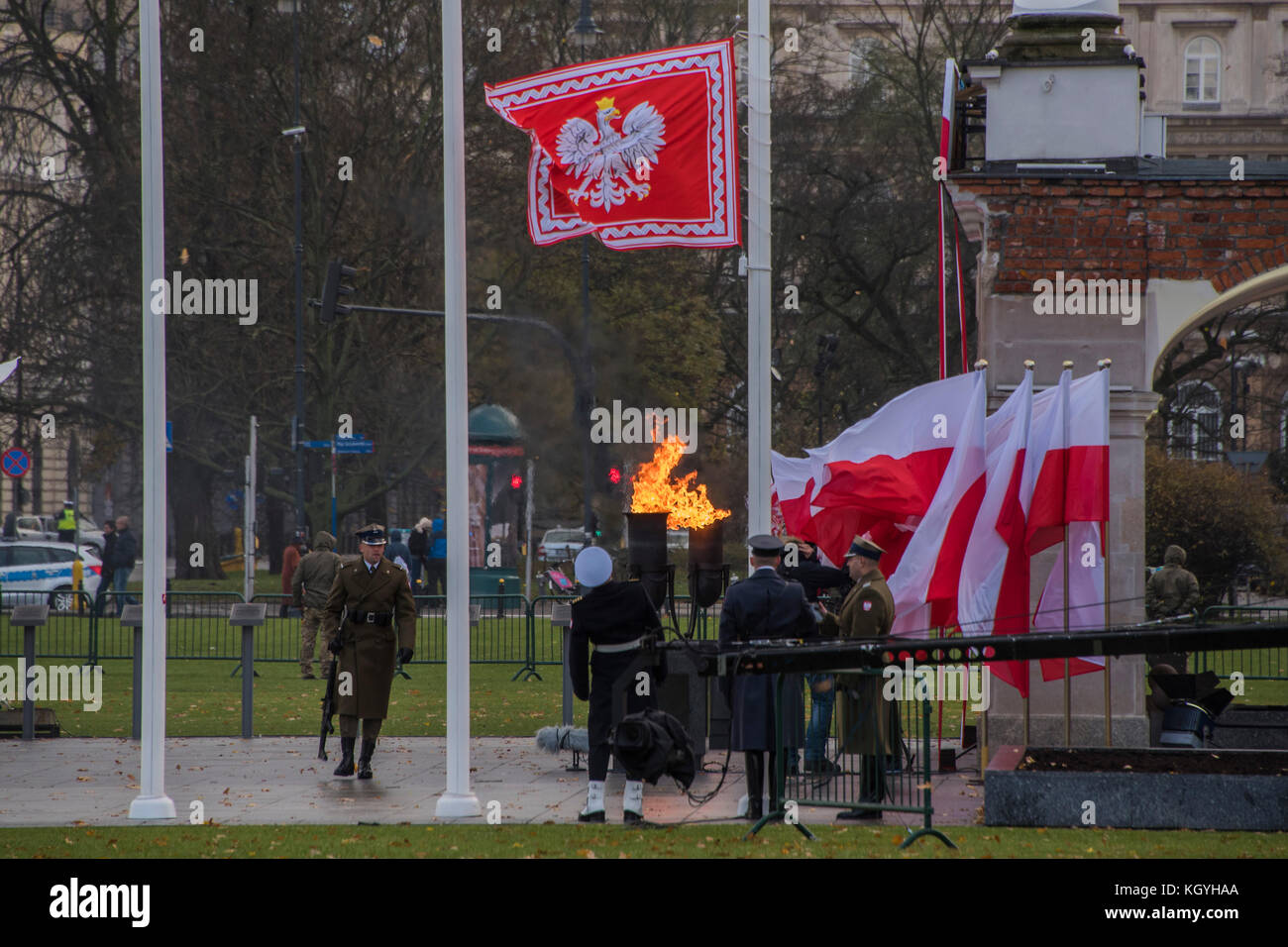 Warsaw, Poland. 11th Nov, 2017. Flags are raised and an eternal flame burns for a ceremony of remembrance at the Monument to the unknown soldier for Polish independence day, Warsaw, Poland. Warsaw 11 Nov 2017. Credit: Guy Bell/Alamy Live News Stock Photo