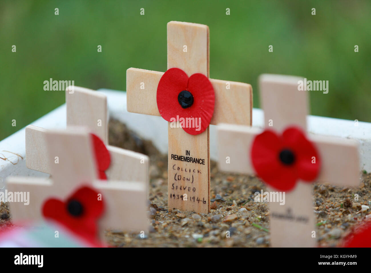 Ashford, Kent, UK. 11th November, 2017. Members of the local bowling club and the Royal British Legion in the village of Hamstreet in Kent remember those who fell in WWII. Photo Credit: Paul Lawrenson /Alamy Live News Stock Photo