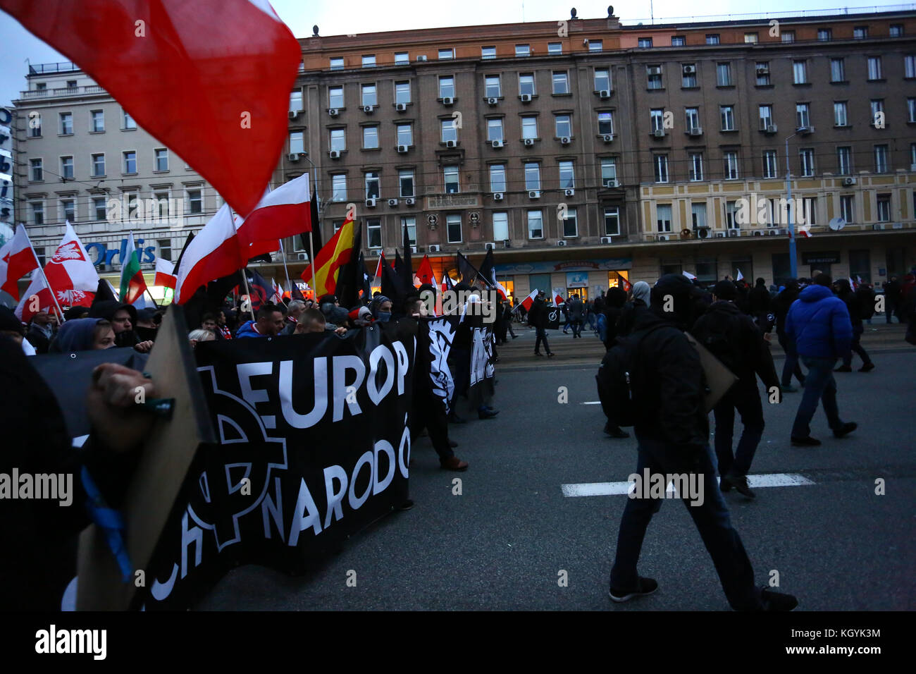 Warsaw, Poland. 11th Nov, 2017. Ten thousands join the nationalists march on Independence Day. Credit: Madeleine Ratz/Alamy Live News Stock Photo