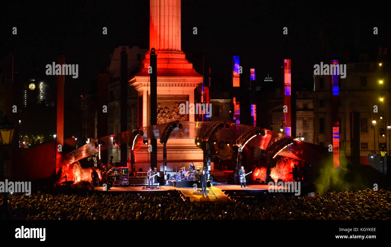 London, UK.  11 November 2017.  U2 play a concert in Trafalgar Square to a select audience as part of the MTV Europe Music Awards.  Credit: Stephen Chung / Alamy Live News Stock Photo