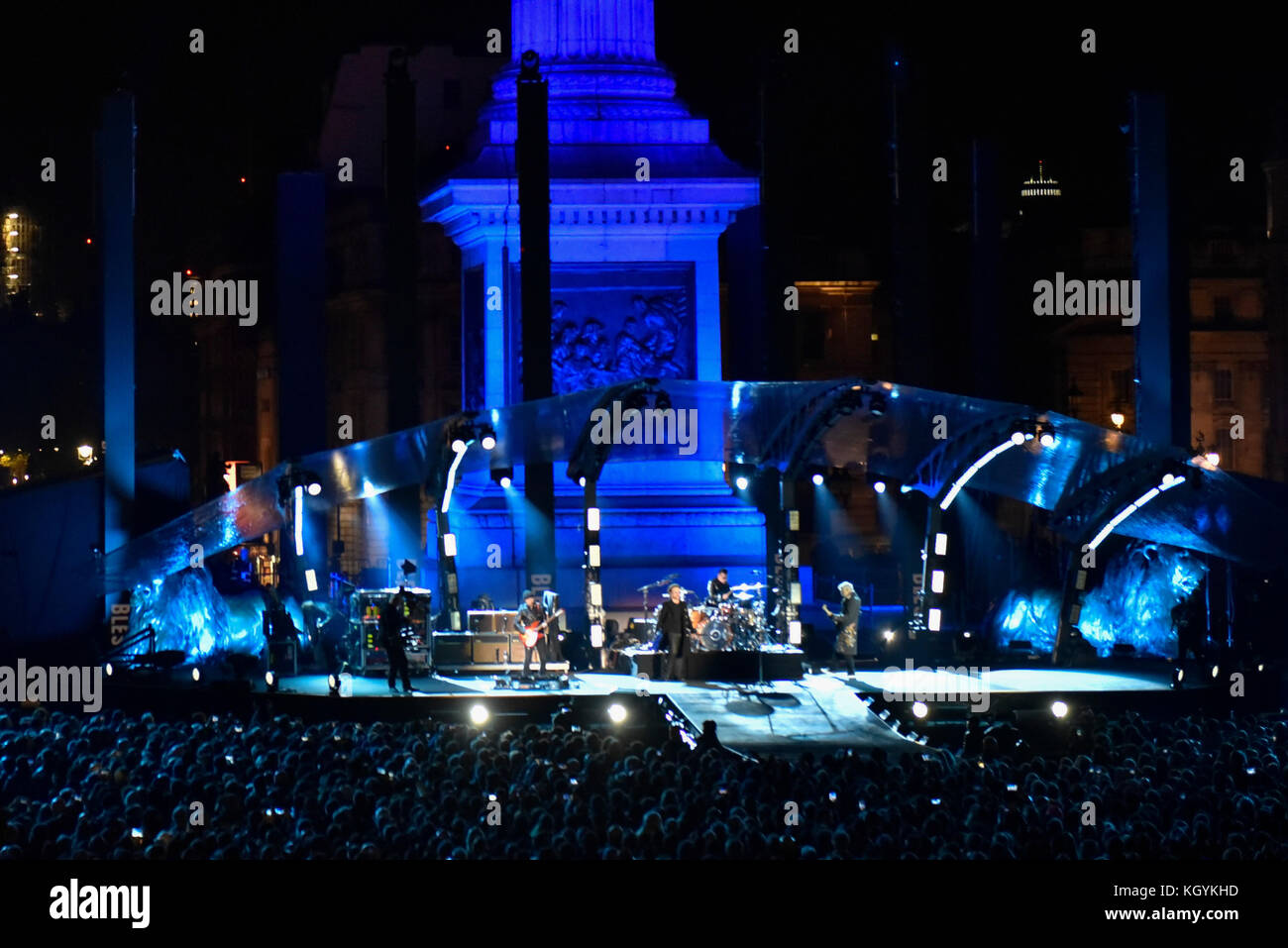 London, UK.  11 November 2017.  U2 play a concert in Trafalgar Square to a select audience as part of the MTV Europe Music Awards.  Credit: Stephen Chung / Alamy Live News Stock Photo