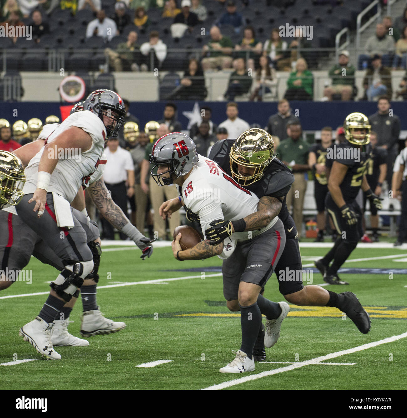 Arlington, Texas, USA. 11th Nov, 2017. Texas Tech QB # 16 NIC SHIMONEK ...