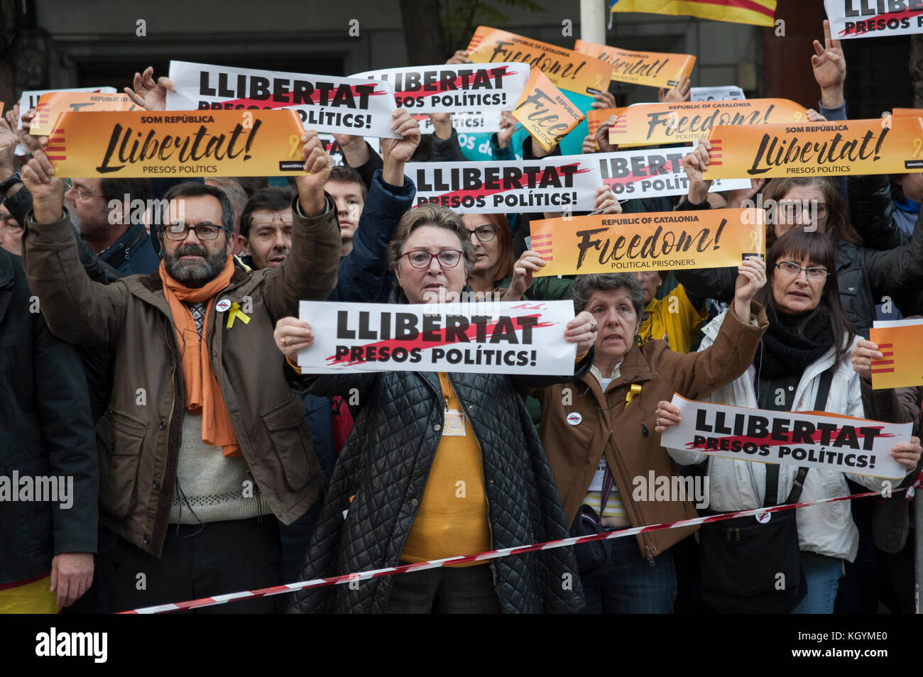 Barcelona, Spain. 11th Nov. 2017.   Independence movement associations and political parties called for a march to protest against the prison detentions of the Ousted Catalan Government. Credit: Charlie Perez/Alamy live News Stock Photo