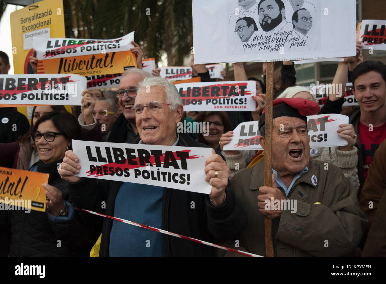 Barcelona, Spain. 11th Nov. 2017.   Independence movement associations and political parties called for a march to protest against the prison detentions of the Ousted Catalan Government. Credit: Charlie Perez/Alamy live News Stock Photo