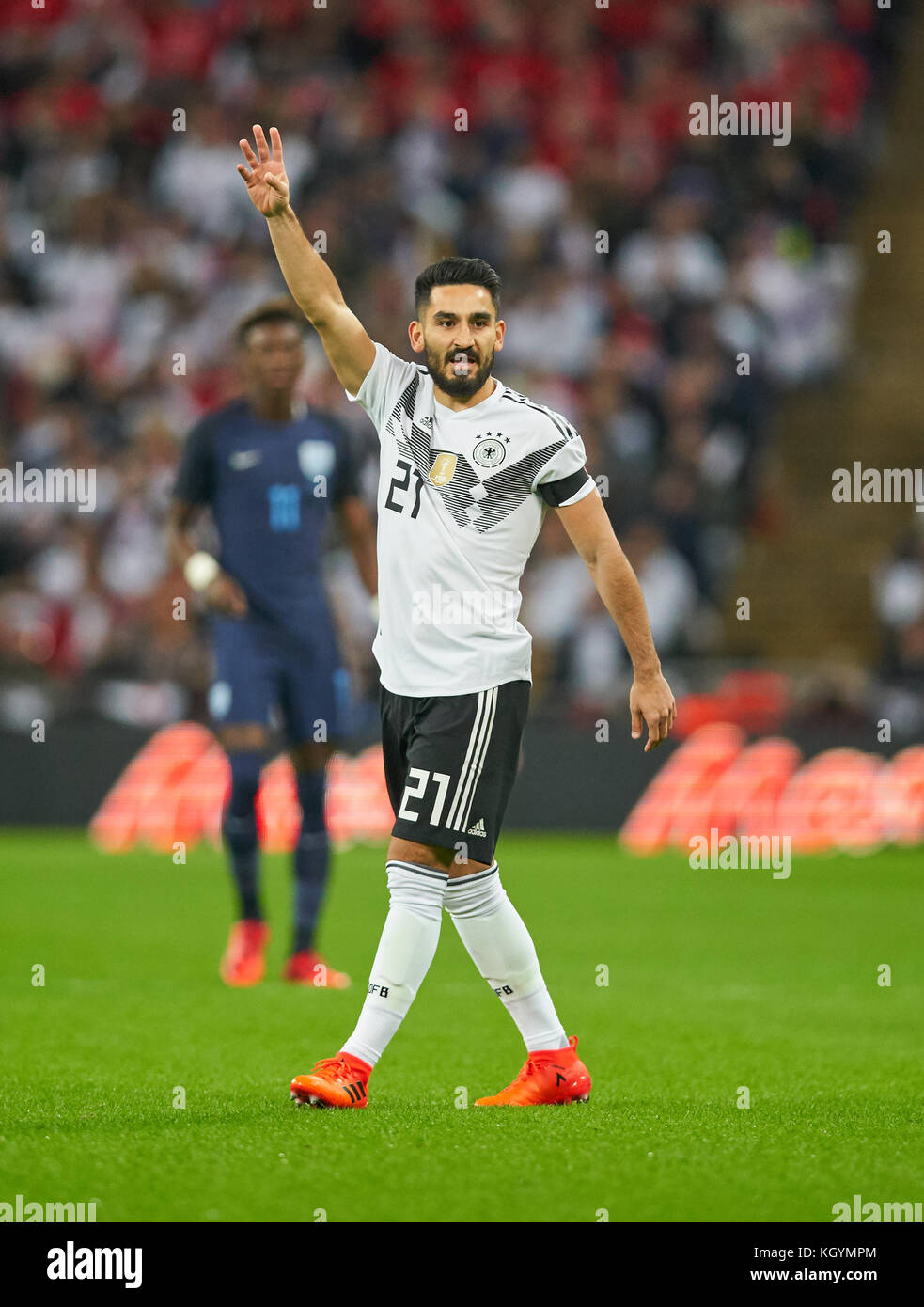 Soccer friendly match, London, November 10, 2017 Ilkay GUENDOGAN, DFB 21 Gesticulates and giving instructions, action, single image, gesture, gesture, hand movement, pointing, interpret, mimik,  ENGLAND - GERMANY  0-0 World Cup 2018 preparation match in Wembley London, United Kingdom, November 10, 2017,  Season 2017/2018 © Peter Schatz / Alamy Live News Stock Photo
