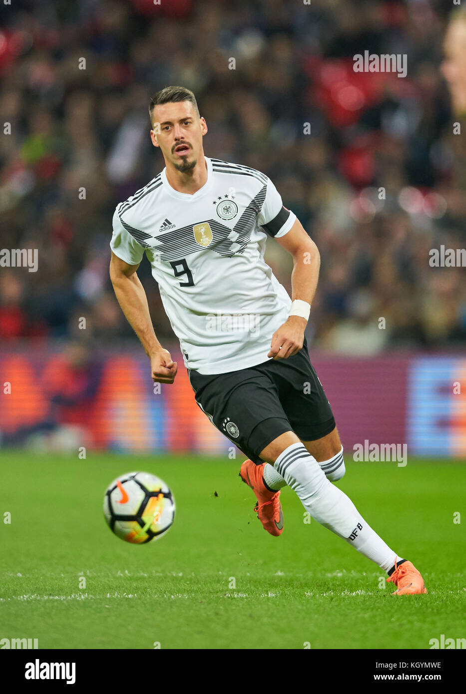 Soccer Friendly Match London November 10 17 Sandro Wagner Dfb 9 Drives The Ball Action Full Size Foto Montage England Germany 0 0 World Cup 18 Preparation Match In Wembley London United Kingdom
