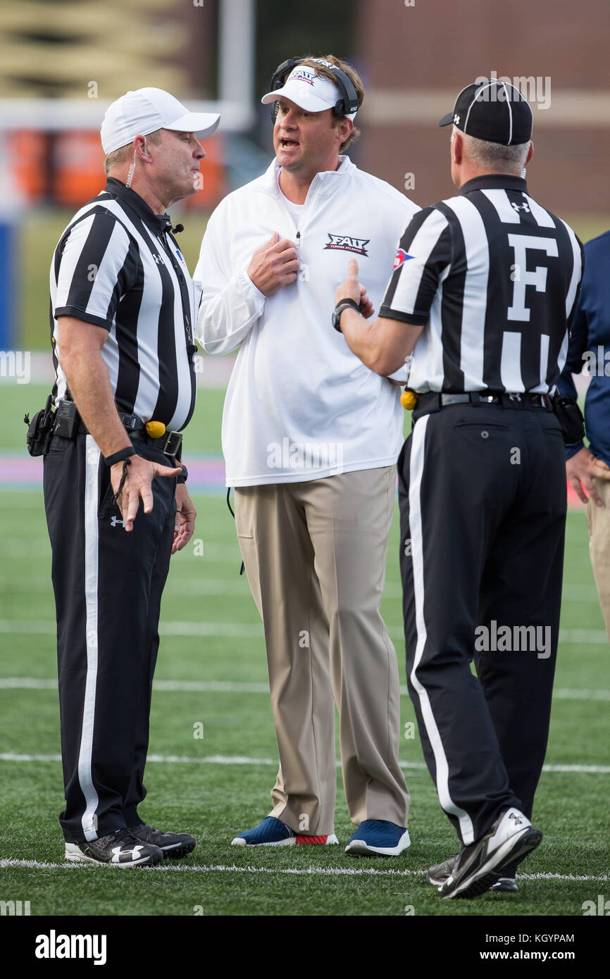 Ruston, LA, USA. 11th Nov, 2017. Florida Atlantic head coach Lane Kiffin argues with the referees at the end of the first half of the NCAA football game between the Louisiana Tech Bulldogs and the Florida Atlantic Owls at Joe Aillet Stadium in Ruston, LA. Kyle Okita/CSM/Alamy Live News Stock Photo