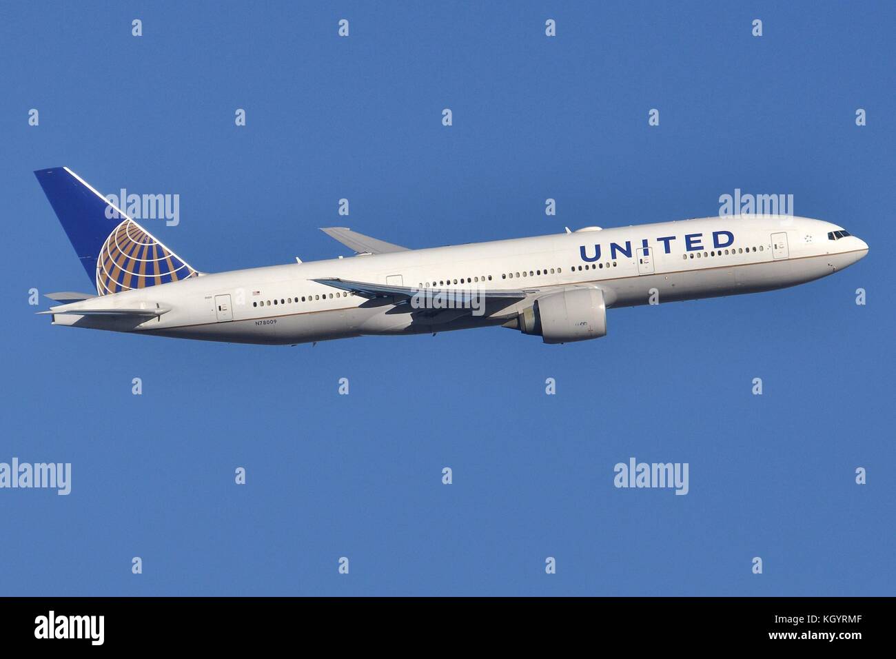 UNITED AIRLINES BOEING 777-200ER N78009 Stock Photo