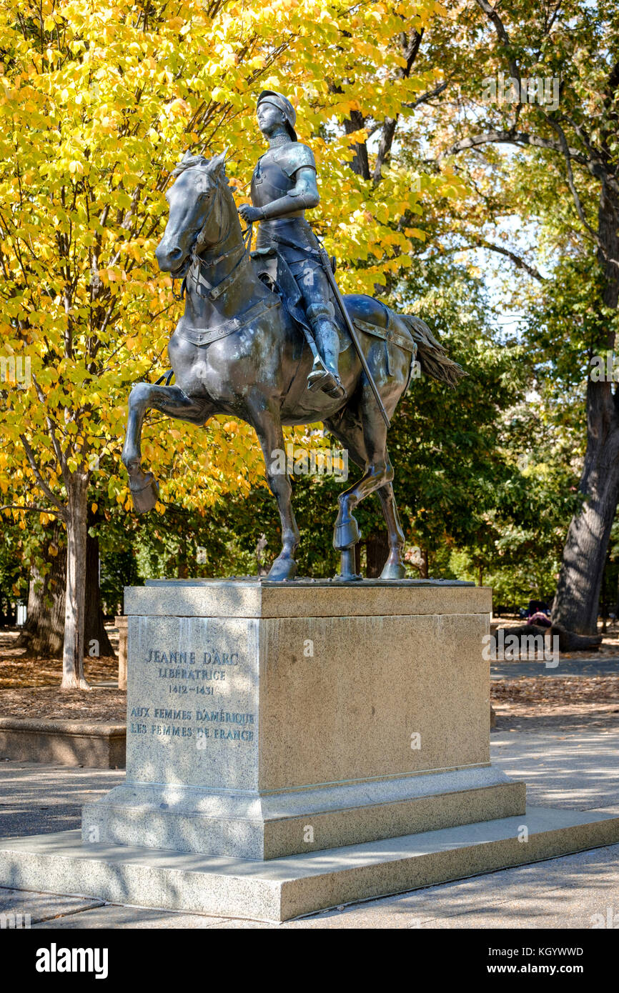 Joan of Arc (Jeanne D'arc) bronze statue, sculpture by Paul Dubois