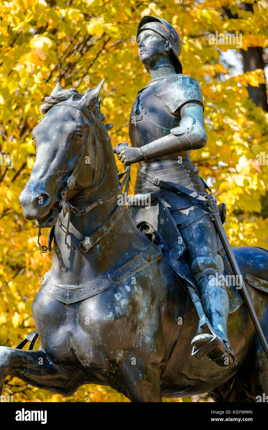 Joan of Arc (Jeanne D'arc) bronze statue, sculpture by Paul Dubois