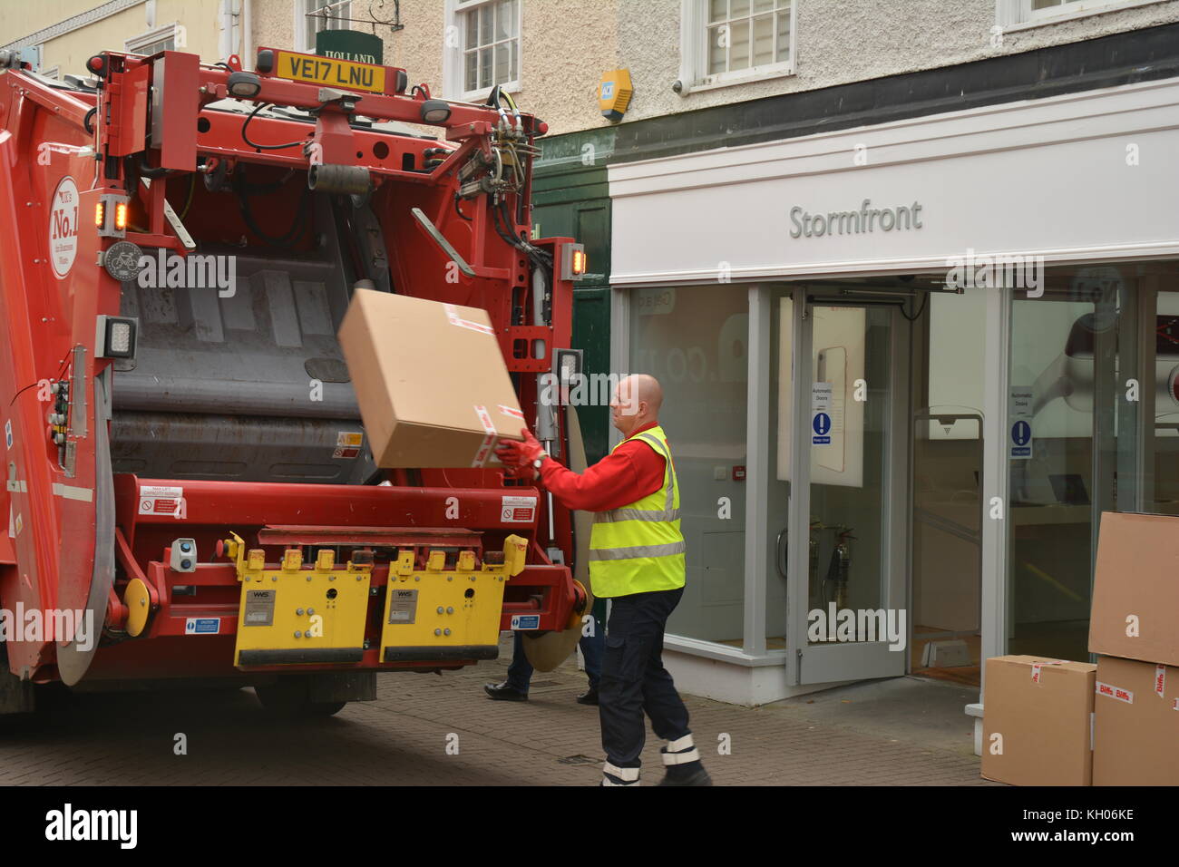 Dustbin lorry hi-res stock photography and images - Alamy