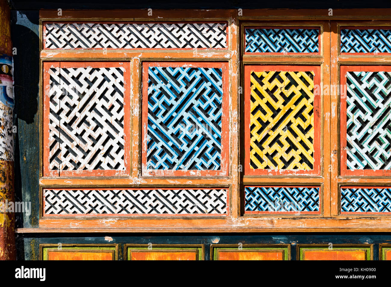 Details and wall patterns of Tibetan village house in Sichuan province, China Stock Photo