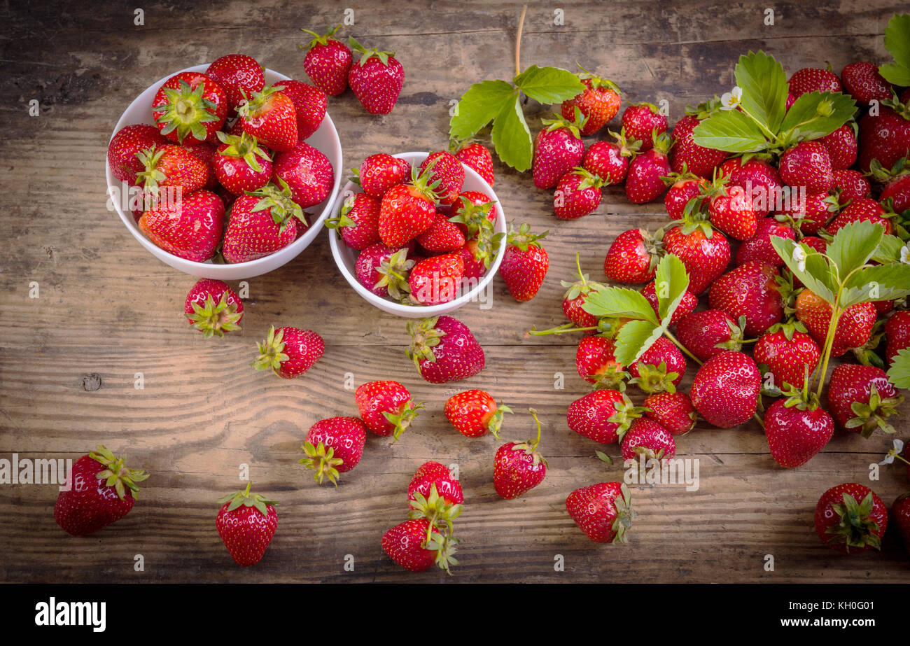 Fresh red strawberry on wood background Stock Photo - Alamy